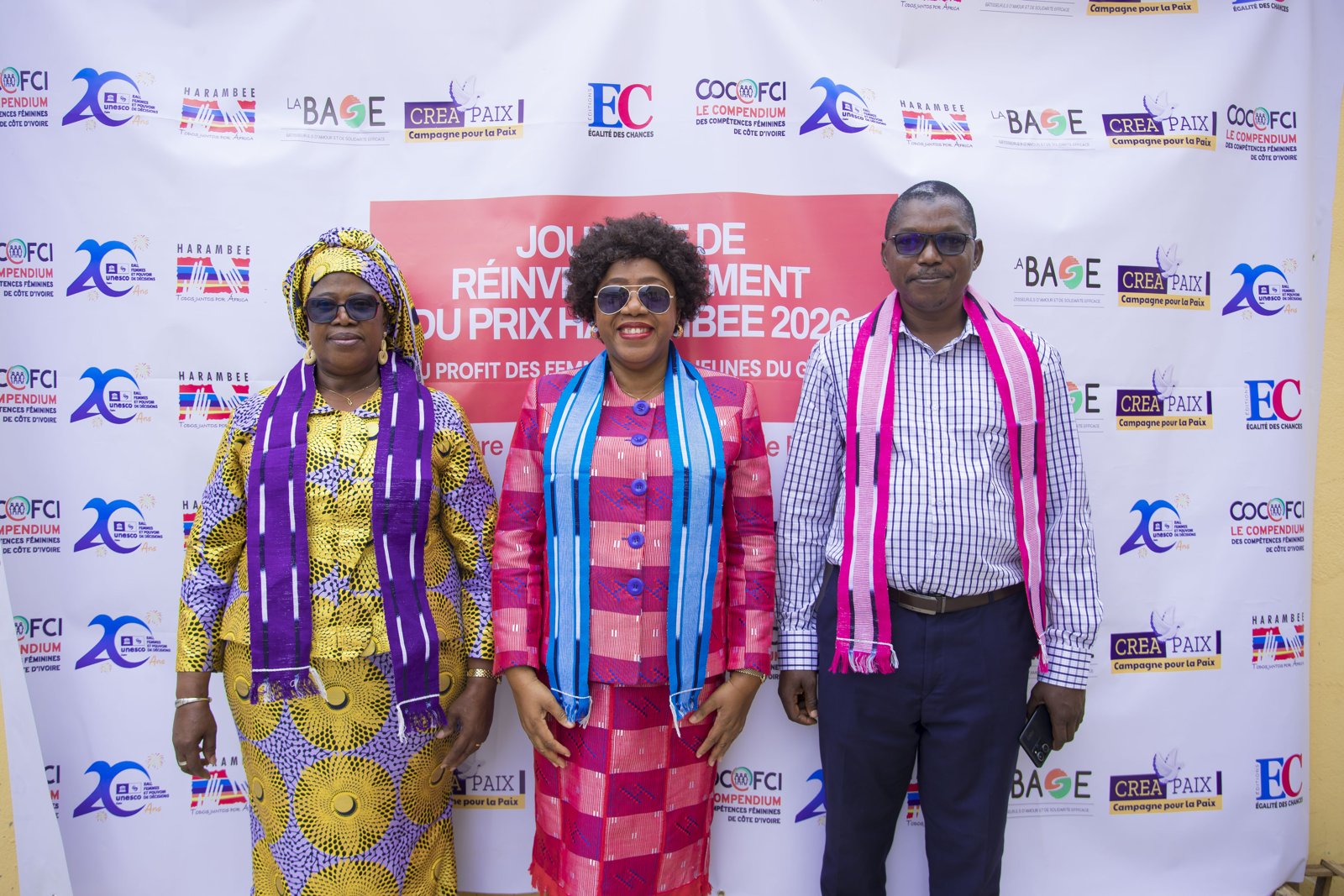 Euphrasie Kouassi Yao devant le fond de scène de la Journée de réinvestissement du Prix Harambee 2026